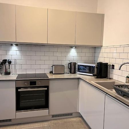 Modern Apartment Within Historic Chester City Walls Экстерьер фото