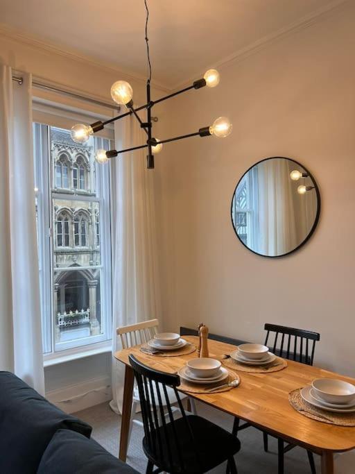 Modern Apartment Within Historic Chester City Walls Экстерьер фото
