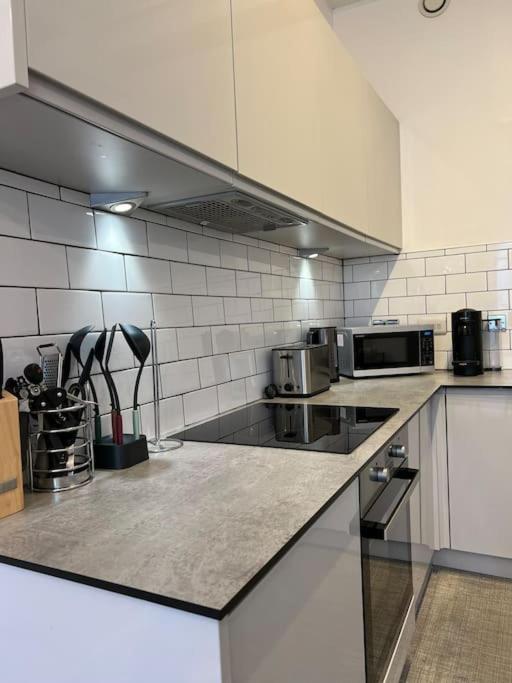 Modern Apartment Within Historic Chester City Walls Экстерьер фото